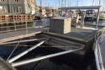 Tankponton i Marselisborg Lystbådehavn, med tanke i pontonerne til benzin og diesel
