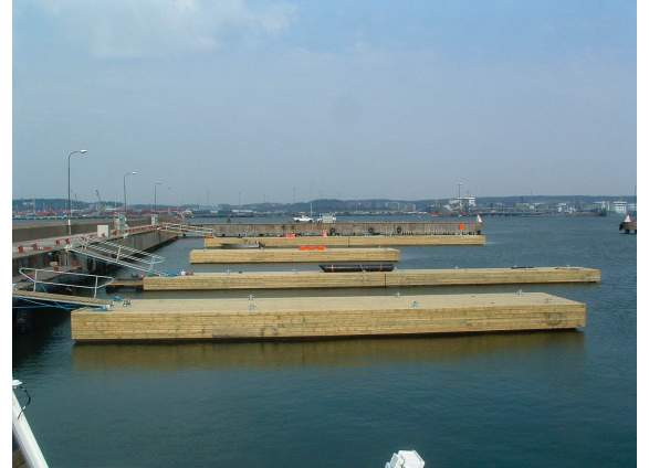 SF1040 - trädäckad till ett fribord på 1 meter